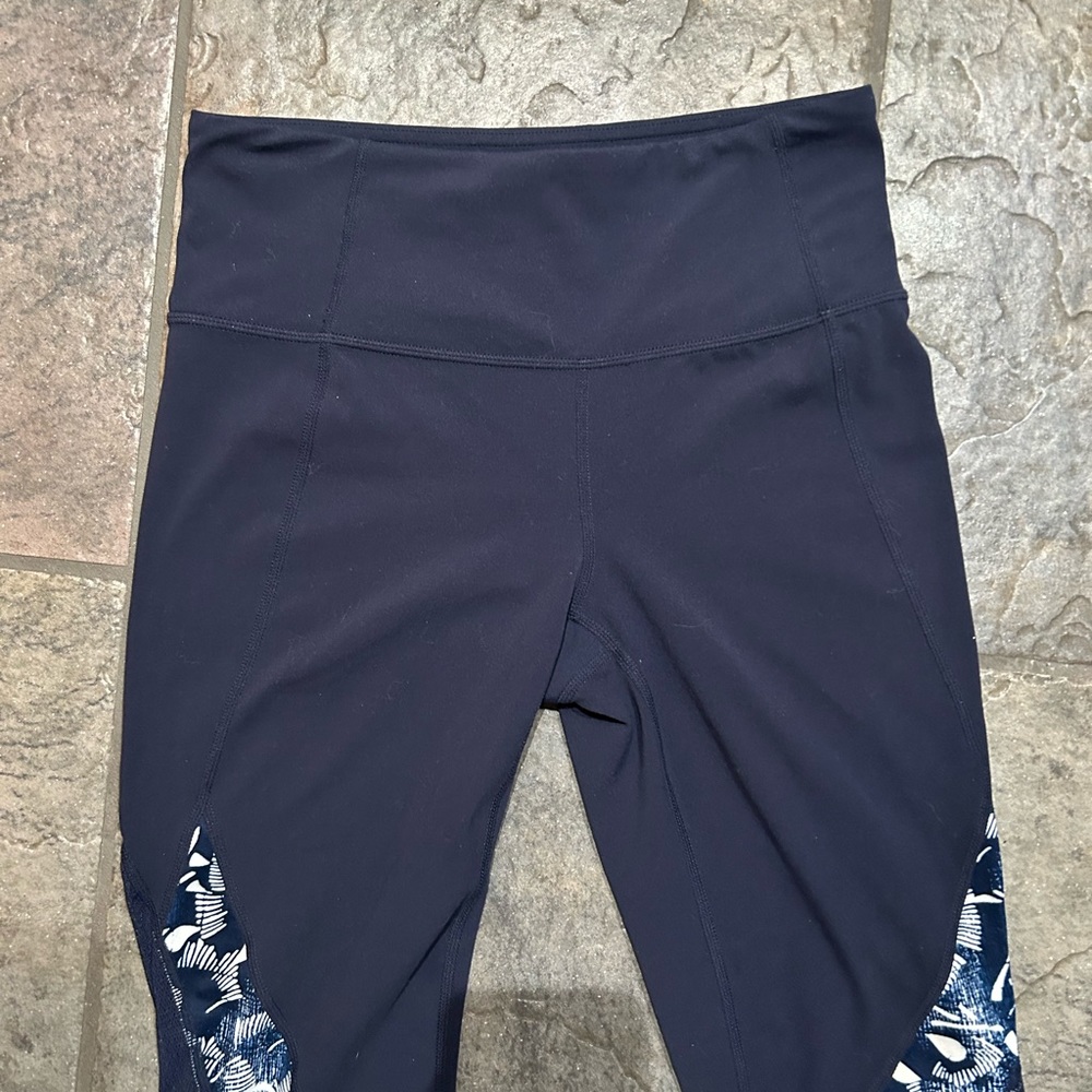 ATHLETA BUTTER SOFT SALUTATION 7/8 MIXED BEACH PRINTS NAVY MESH BOTTOMS - Picture 10 of 14